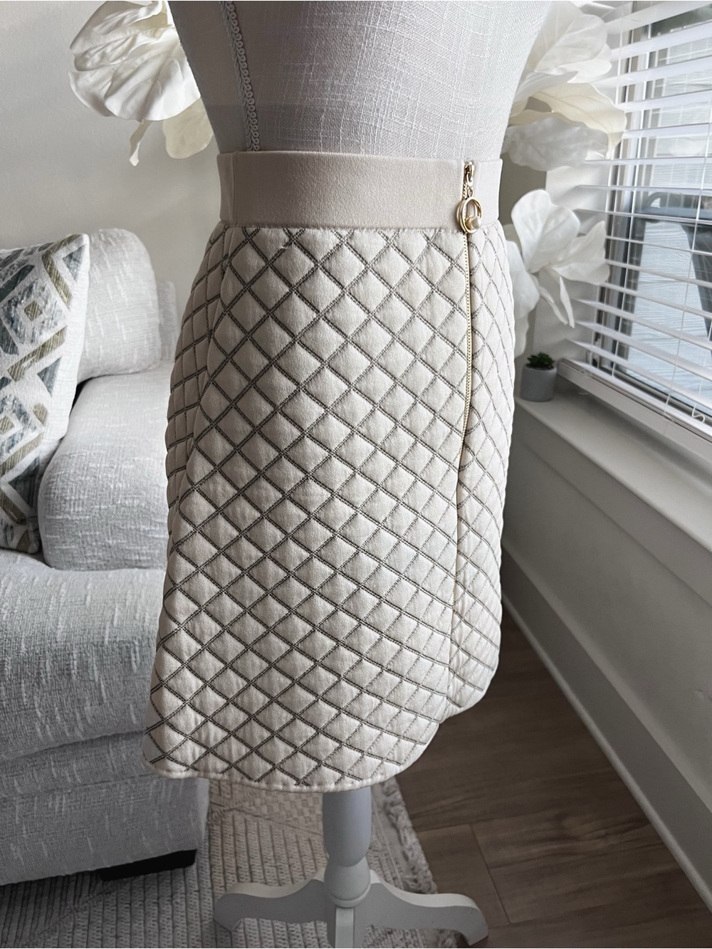Sandro Cream Metallic Quilted Mini Skirt with Front Zip Size Small - Picture 3 of 6